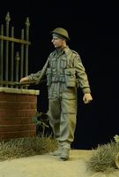 British / Commonwealth Infantryman walking 1942-45